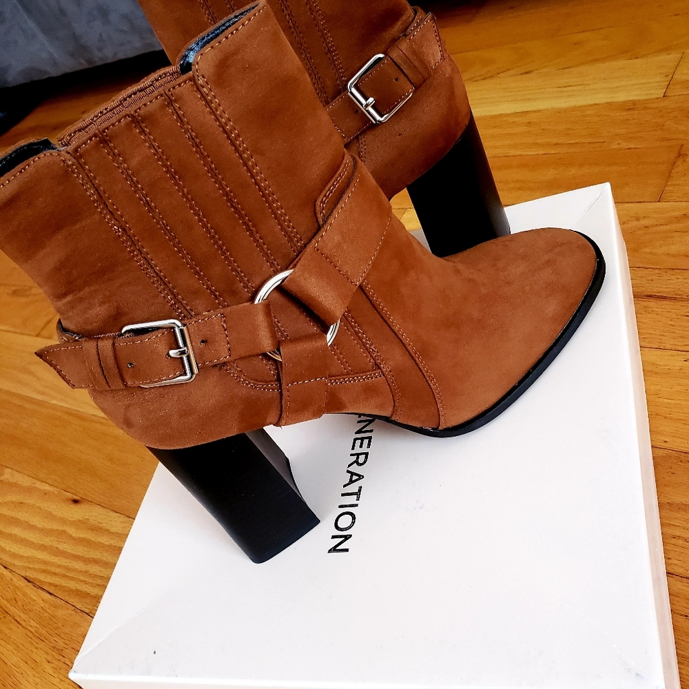 NWTs bcbg Agnes suede boot